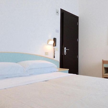 Hotel D'Annunzio Cattolica Bagian luar foto