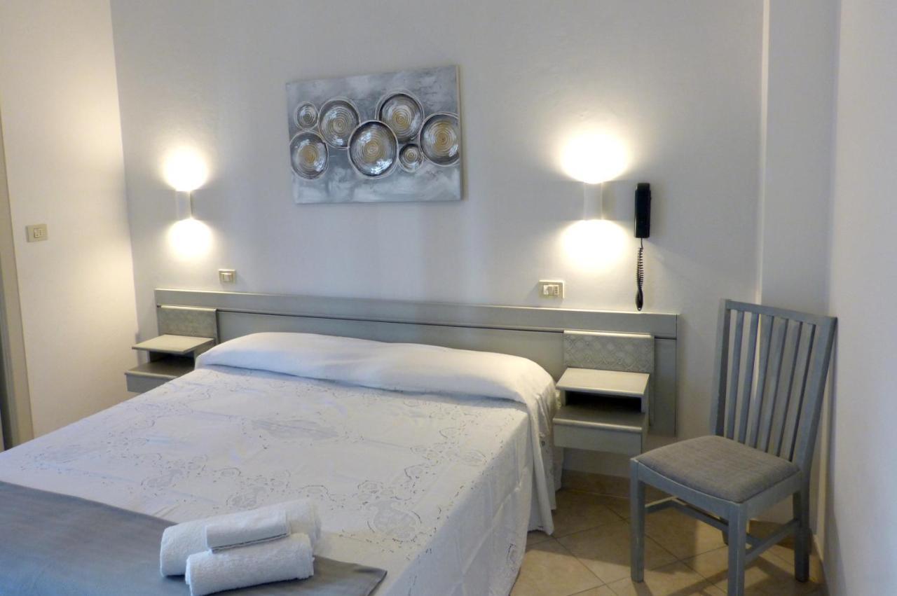 Hotel D'Annunzio Cattolica Bagian luar foto