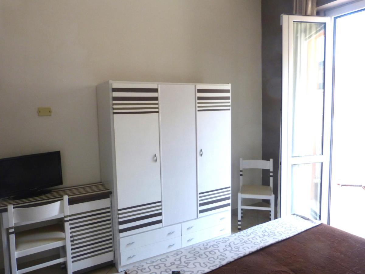 Hotel D'Annunzio Cattolica Bagian luar foto