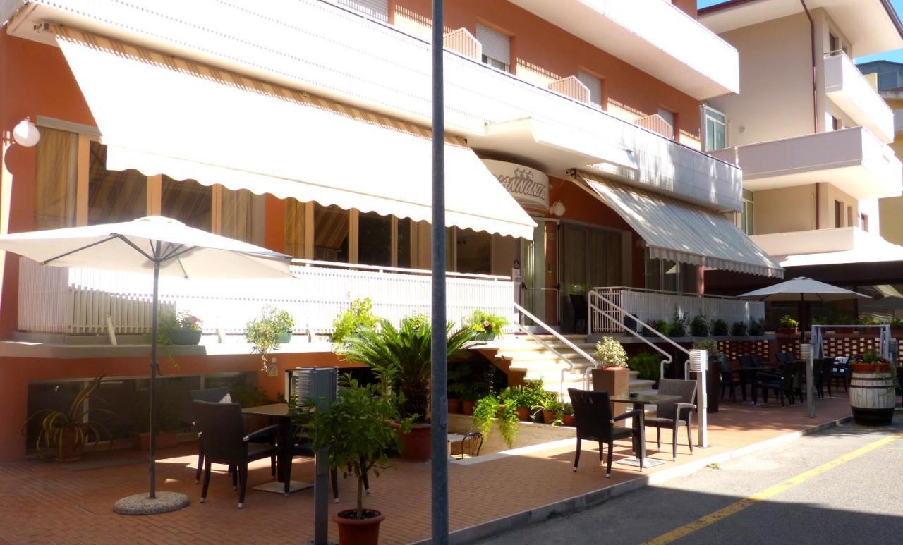 Hotel D'Annunzio Cattolica Bagian luar foto