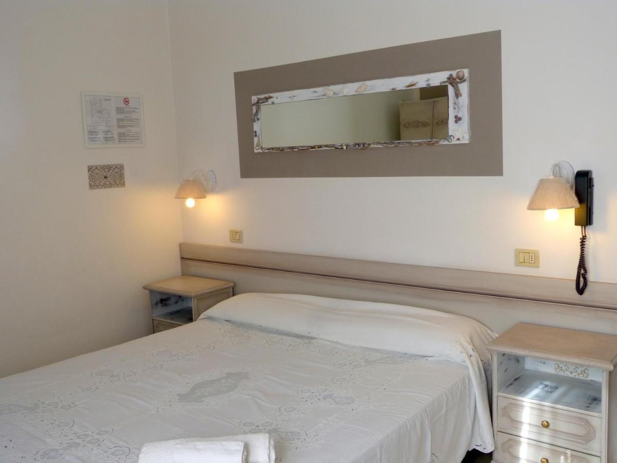 Hotel D'Annunzio Cattolica Ruang foto