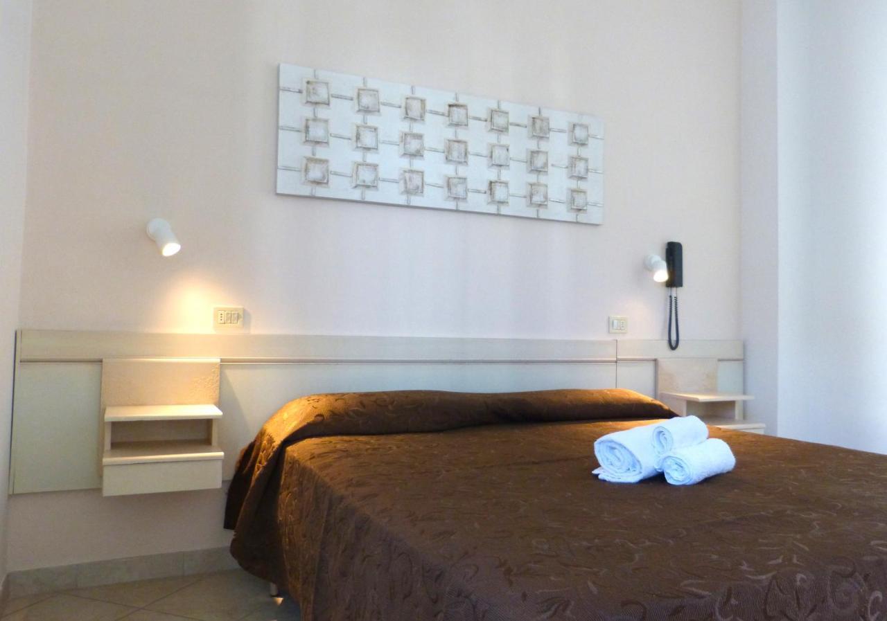 Hotel D'Annunzio Cattolica Bagian luar foto