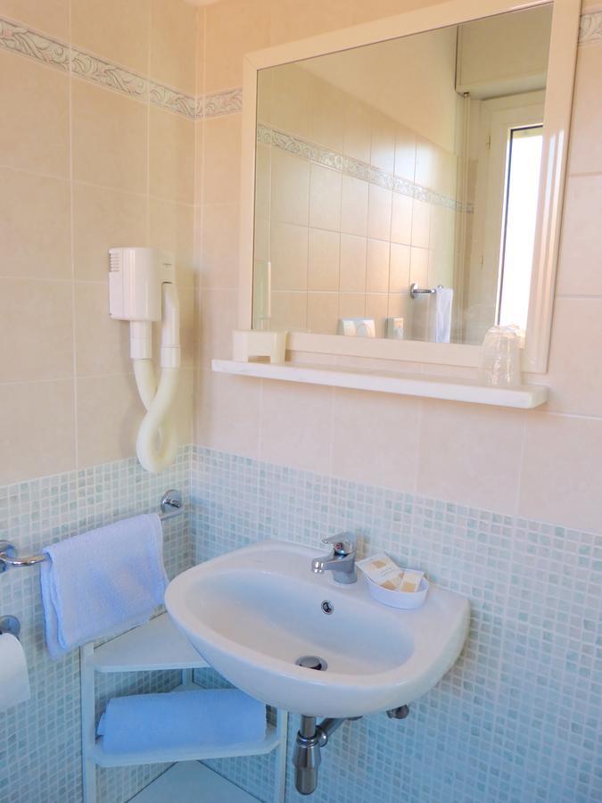 Hotel D'Annunzio Cattolica Bagian luar foto