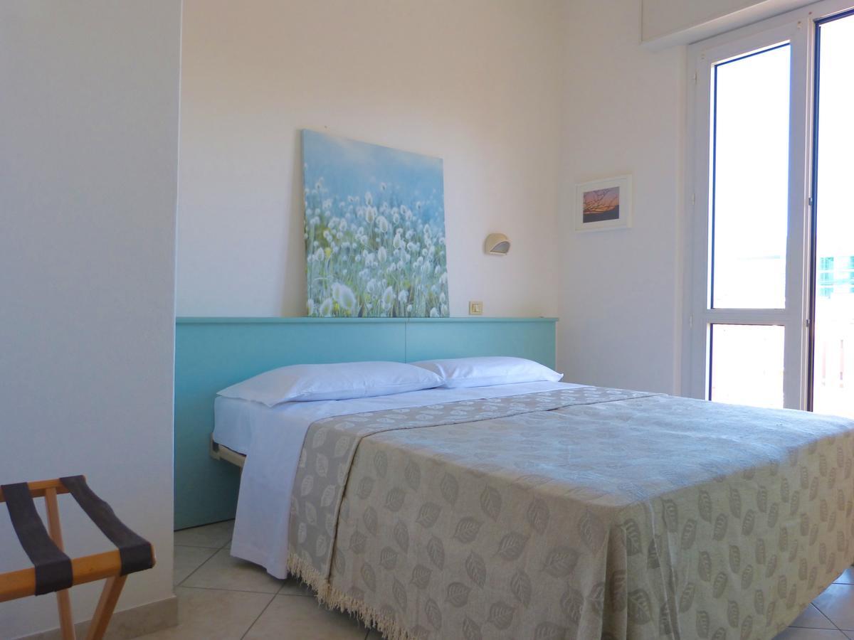 Hotel D'Annunzio Cattolica Bagian luar foto