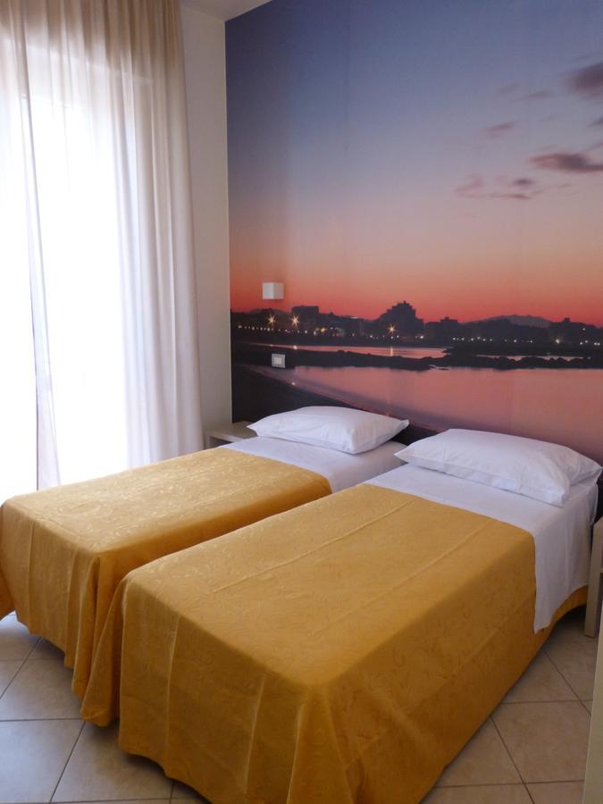 Hotel D'Annunzio Cattolica Bagian luar foto