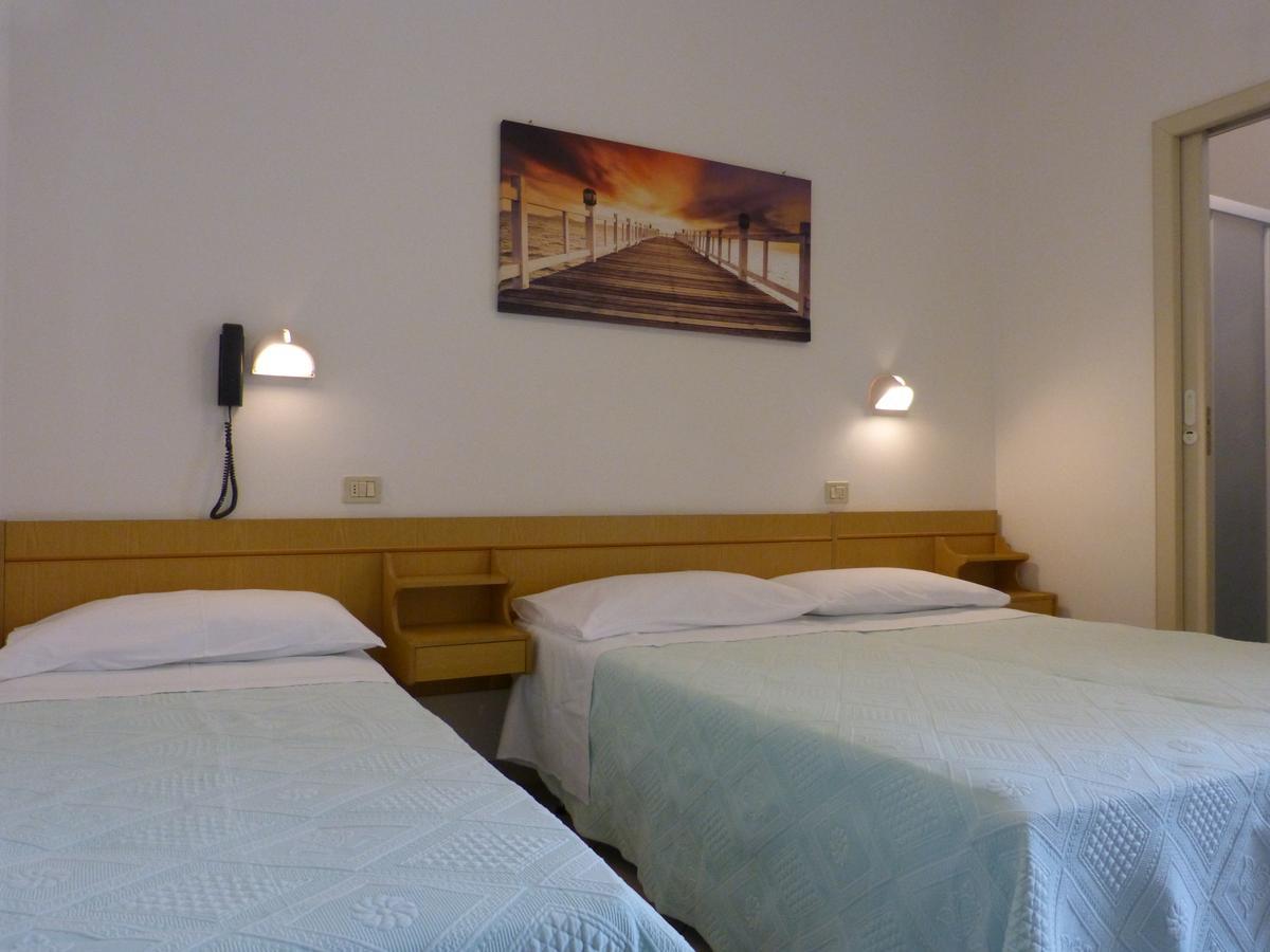 Hotel D'Annunzio Cattolica Bagian luar foto